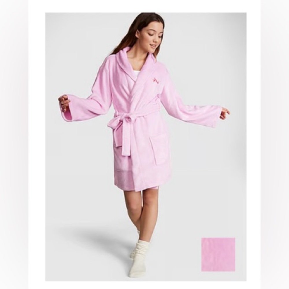 Pink Victoria’s Secret Robe size S/XS color pink